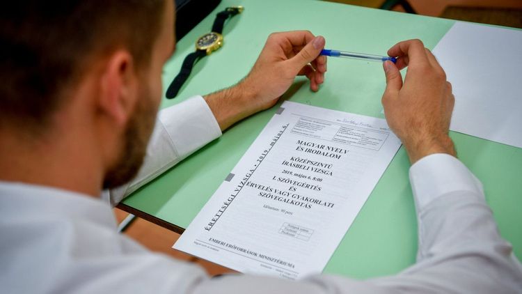 JELENTKEZÉS ÉRETTSÉGI VIZSGÁRA