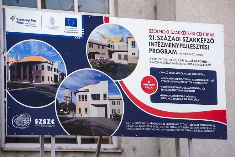 21. századi szakképzőiépző intézményfejlesztési program alapkőletételi ünnepség