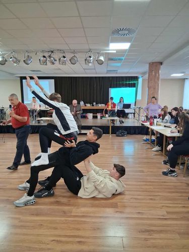 Tizenkét órán át tartó vidám vetélkedő Martfűn